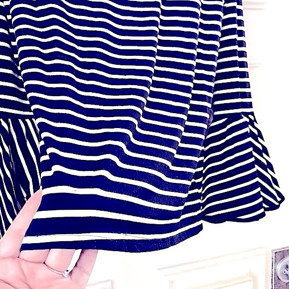 🆕Classy_CHIC »B&W Striped Long »Fit&Flare« »Bell-Sleeves« Stylish Ladies Top LG - Picture 11 of 16